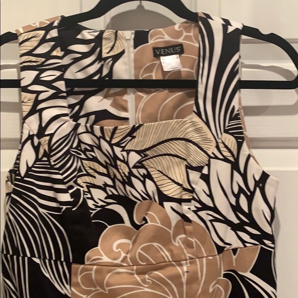 Square neck dress - Picture 3 of 4